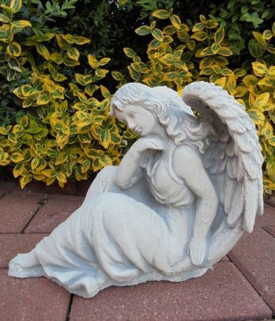 Kleine sitzende Engelfigur im Kleid als Gartendekoration Steinfigur 23cm 5kg BAD-10130R