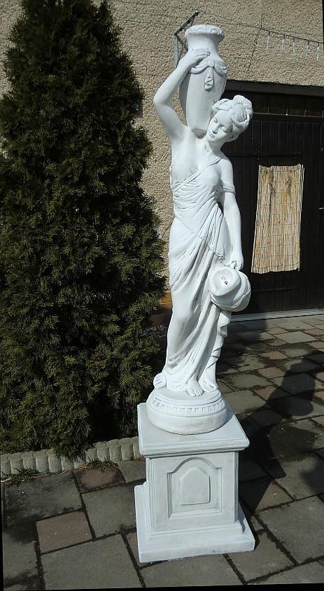 Gartdenfigur Wasserträgerin als Steinguss Figur