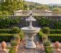 Preview: Gartenbrunnen mit Kreuzblume als Wasserspeier tiefe Brunnenschale Springbrunnen