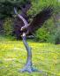 Preview: Monumentale Bronzefigur Seeadler – Gartenfigur mit Fisch Bronze Figur 233cm