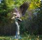 Preview: Monumentale Bronzefigur Seeadler – Gartenfigur mit Fisch Bronze Figur 233cm
