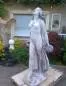 Mobile Preview: Gartendeko Steinfigur Frau mit Blumenranke