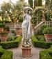 Preview: Gartenfigur Frau „Schau ins Land“ Klassische Steinguss-Skulptur für Garten Park und Terrasse 85cm