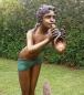 Preview: Bronzefigur Muschelbläserin auf Vogel als eleganter Wasserspeier im Garten