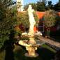 Preview: Gartenbrunne mit großer Skulptur Figur