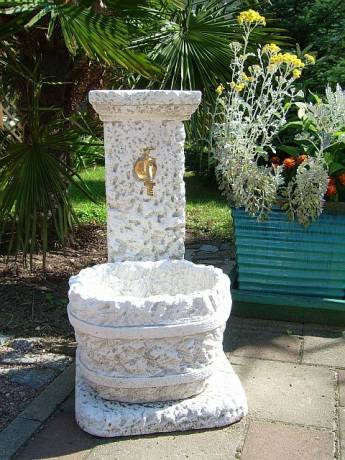 BAD-2133 Wandbrunnen Rustikal mit Steintrog hellgrau als Wasserzapfstelle für Garten 74cm 67kg