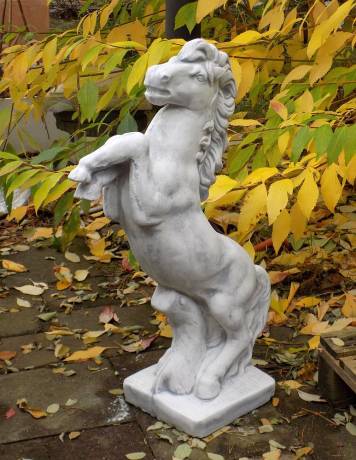 Figur Pferd Skulptur als Gartendko