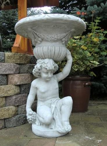 Brunnen mit Frauen Figur