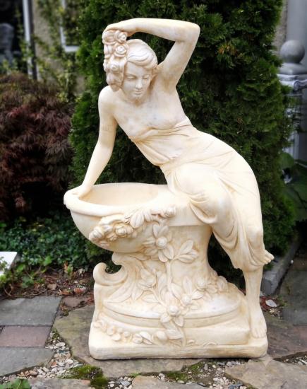 Gartenfigur Frau mit Pflanzschale Weißbeton Steinguss 141cm