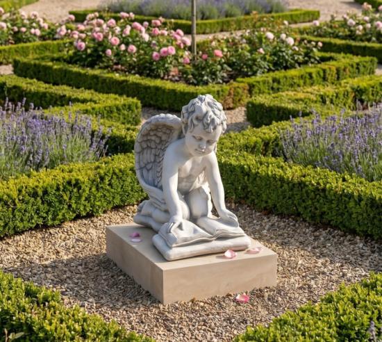 Engel Figur mit Buch