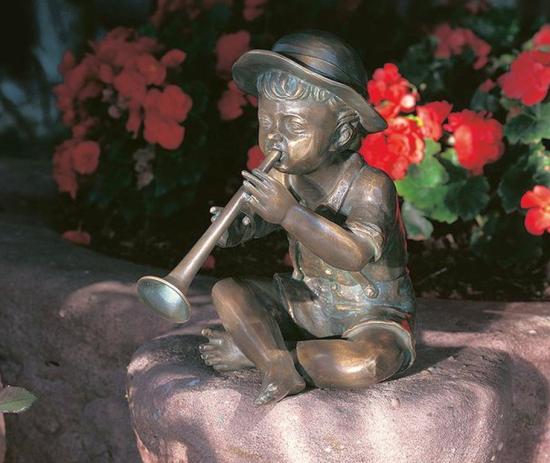 Garten Bronzefigur Flötenspieler Philipp