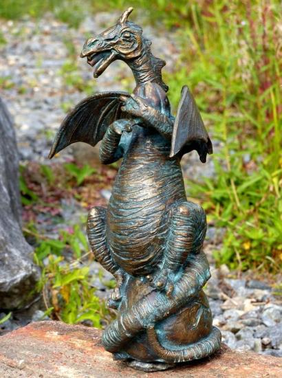 Drachen Figur Gartenteich mit Wasser Anschluß