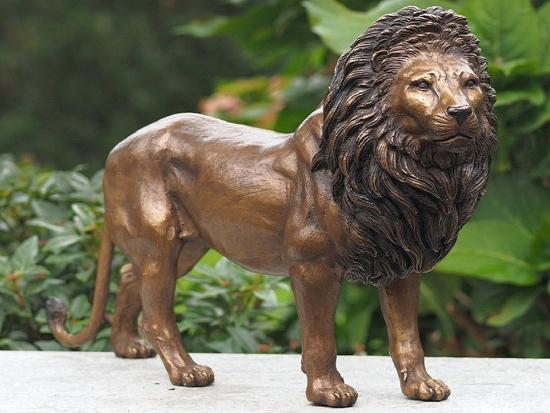 Stehender Löwe – majestätische Löwenfigur für Garten & Eingang 42cm
