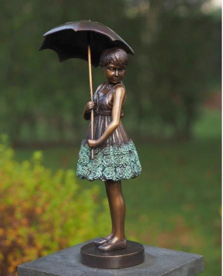 Bronze Gartenfigur Mädchen mit Schirm