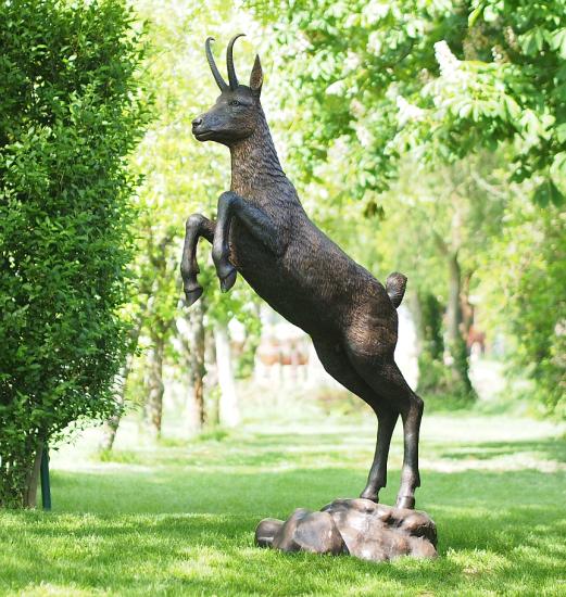 Bronzefigur Bergziege: Lebendige Springziege aus Bronze für Außenbereich 172cm