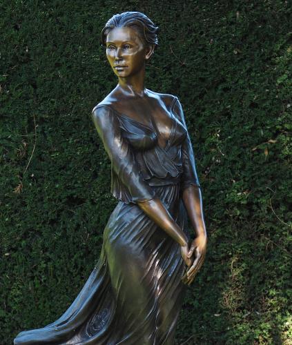 Charmante Frau Bronze Figur