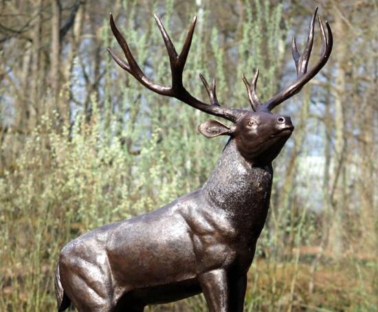 Bronzeskulptur Zwölfender-Hirsch auf Felsen aus Bronze