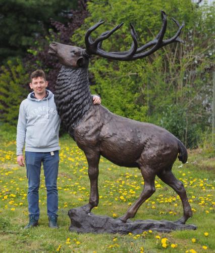 lebensgroße Hirsch Figur aus Bronze