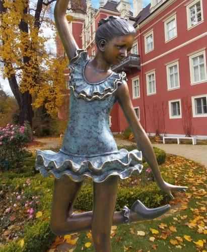 Tanzende Ballerian Frau Gartenfigur aus Bronze