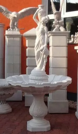 gartenbrunne mit figur Wasserträgerin