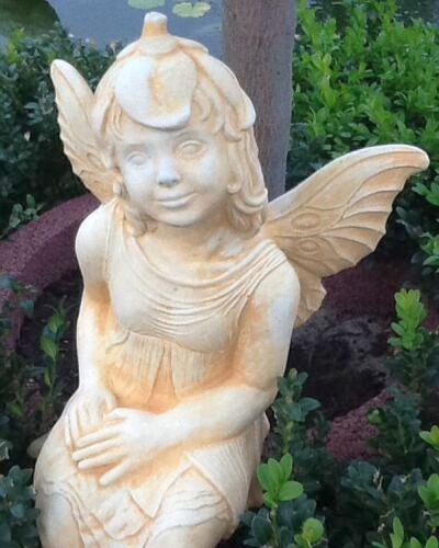 Gartenfigur sitzende Elfe als Steinfigur Engel Figur 45cm hoch BAD-1011