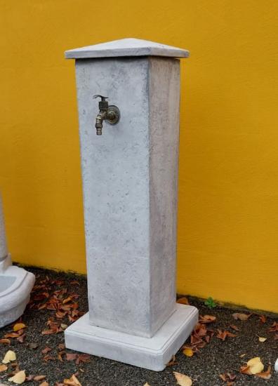 Freistehende Garten Wasserzapfsäule mit Blumenkasten Wasser Zapfstelle Wandbrunnen 105cm