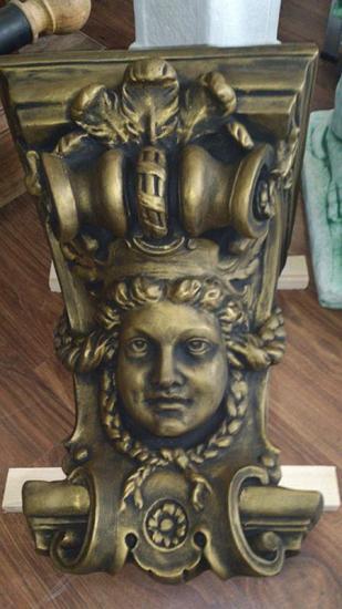 Konsole mit Frauenkopf