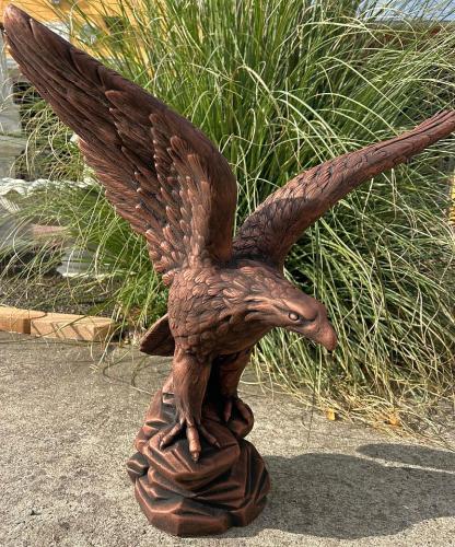 Massive Adler Steinfigur in Kupferoptik Seeadler Steinadler für Garten und Terrasse