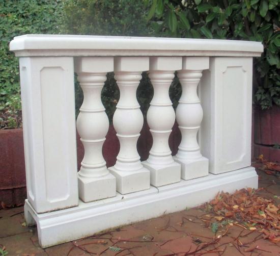 Balustrade Weißbeton 83cm hoch 125cm lang mit 5 Baluster Säulen keinen Pfeiler KP01008