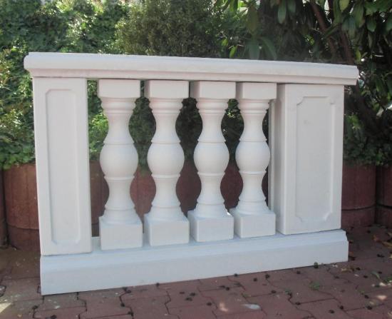 Balustrade Weißbeton 83cm hoch 125cm lang mit 5 Baluster Säulen keinen Pfeiler KP01008