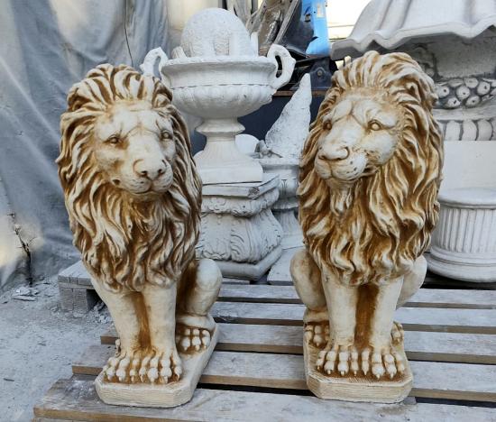 Löwenpaar Garten Steinfiguren braun