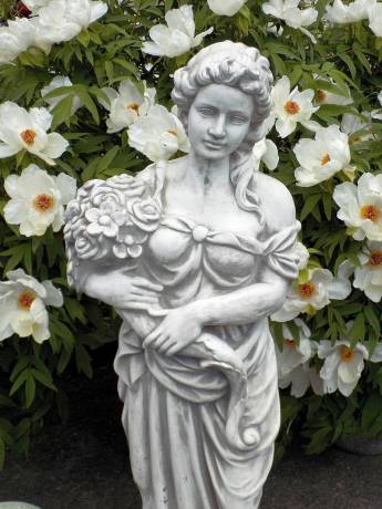 Gartenfigur Frau mit Blumen Füllhorn