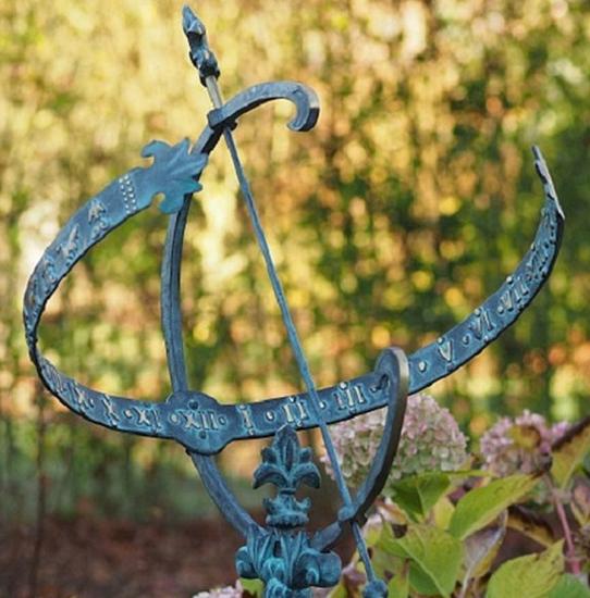 Bronze Sonnenuhr mit Sternzeichen blau patiniert 60cm