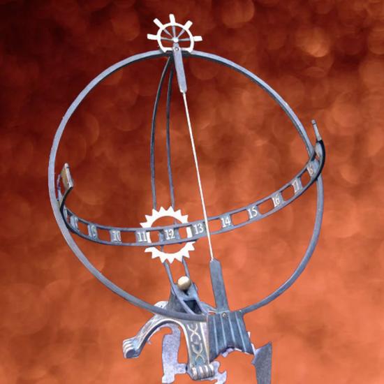 Klassische Garten Sonnenuhr als Welt Erd Halbkugel