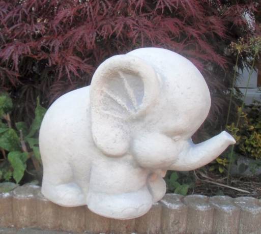hellgraue Elefanten Steinfigur