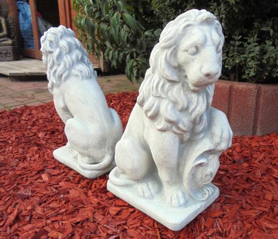 Löwen Paar links rechts Wappen Tor Pfeiler Steinfiguren 41cm