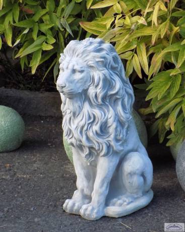 Löwen Figur sitzend gerader Blick als Gartenfigur aus massivem Beton Steinguss Löwenfigur 55cm 34kg