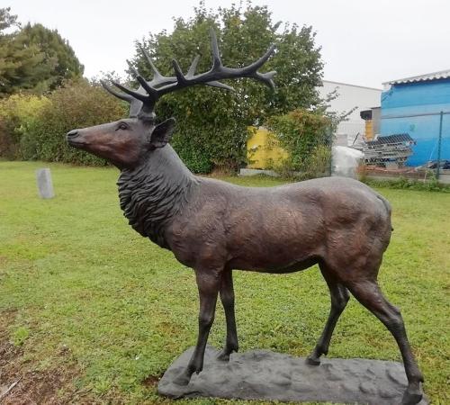 Große Bronze Figur Hirsch Landschaftspark Gartenfigur