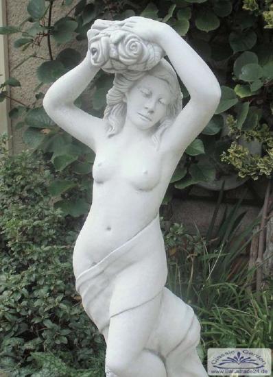 Gartenfigur Frau mit Blumenbukett im Haar Frauenskulptur Beton 130cm