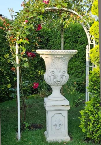 Garten Ziervase Steinvase mit Widderkopf