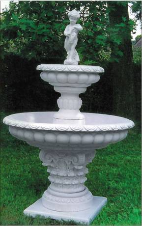 Gartenbrunnen mit 2 Wasserschalen und kleiner Figur