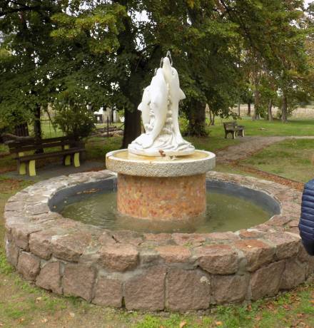 Gartenbrunnen mit Delfin Figur
