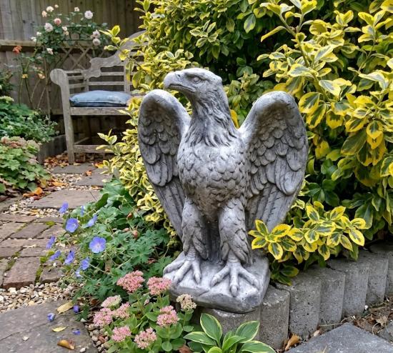 Kleine Adler Steinfigur Gartenfigur oder Innendekoration massive Beton Steinfigur