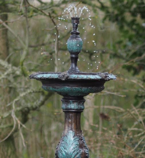 Klassischer Bronzebrunnen