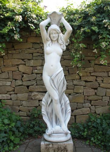 Frau mit Muschel Anteia