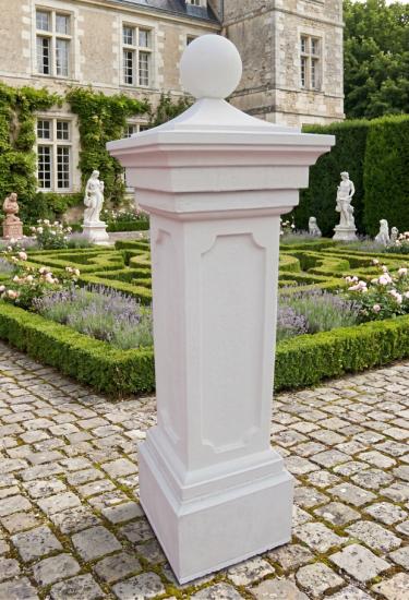 Zaunpfeiler mit Beton Kugel Abdeckung