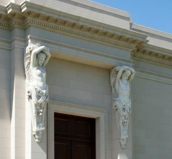 Wandkonsolen Karyatiden Wandfiguren Balkonstützen Kami Balkonwinkel Skulpturen Galionsfiguren Fassadenstuck