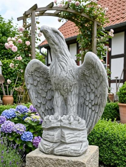 Kleine Adler Steinfigur Gartenfigur oder Innendekoration massive Beton Steinfigur