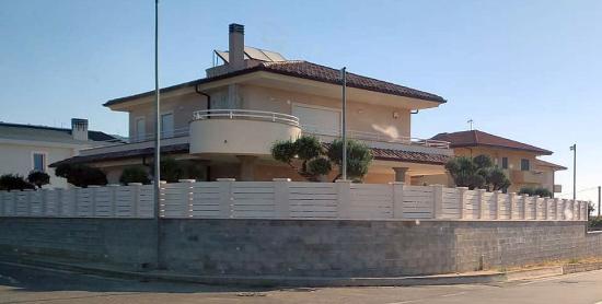 Betonzaun für Grundstück