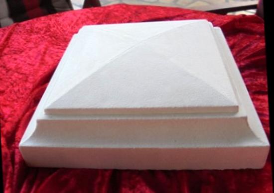 Betonplatte Pyramide